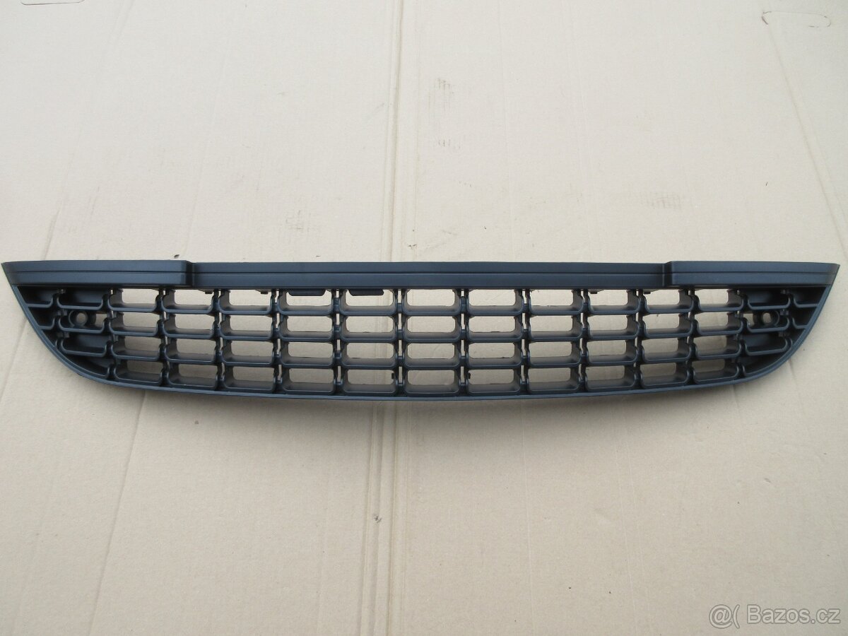 Opel Astra J spodní mřížka předního nárazníku