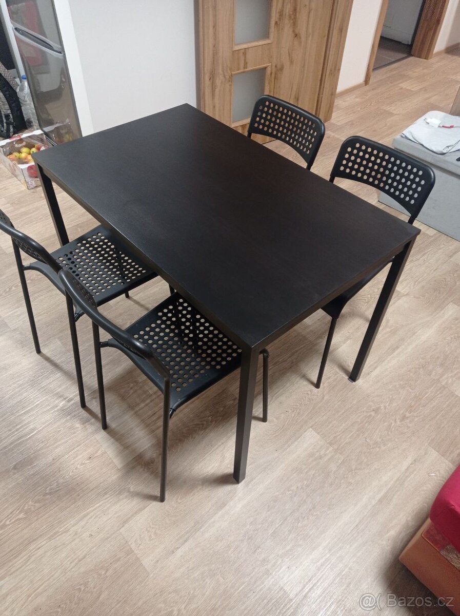 Stůl a židle