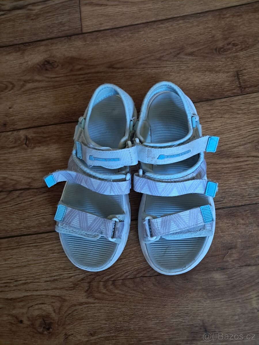 Sandále vel. 35