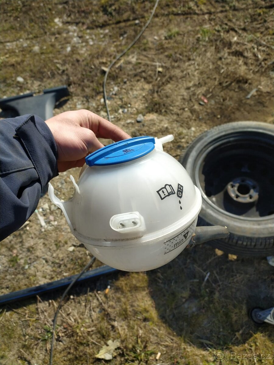 Expanzní nádobka Škoda Octavia 2