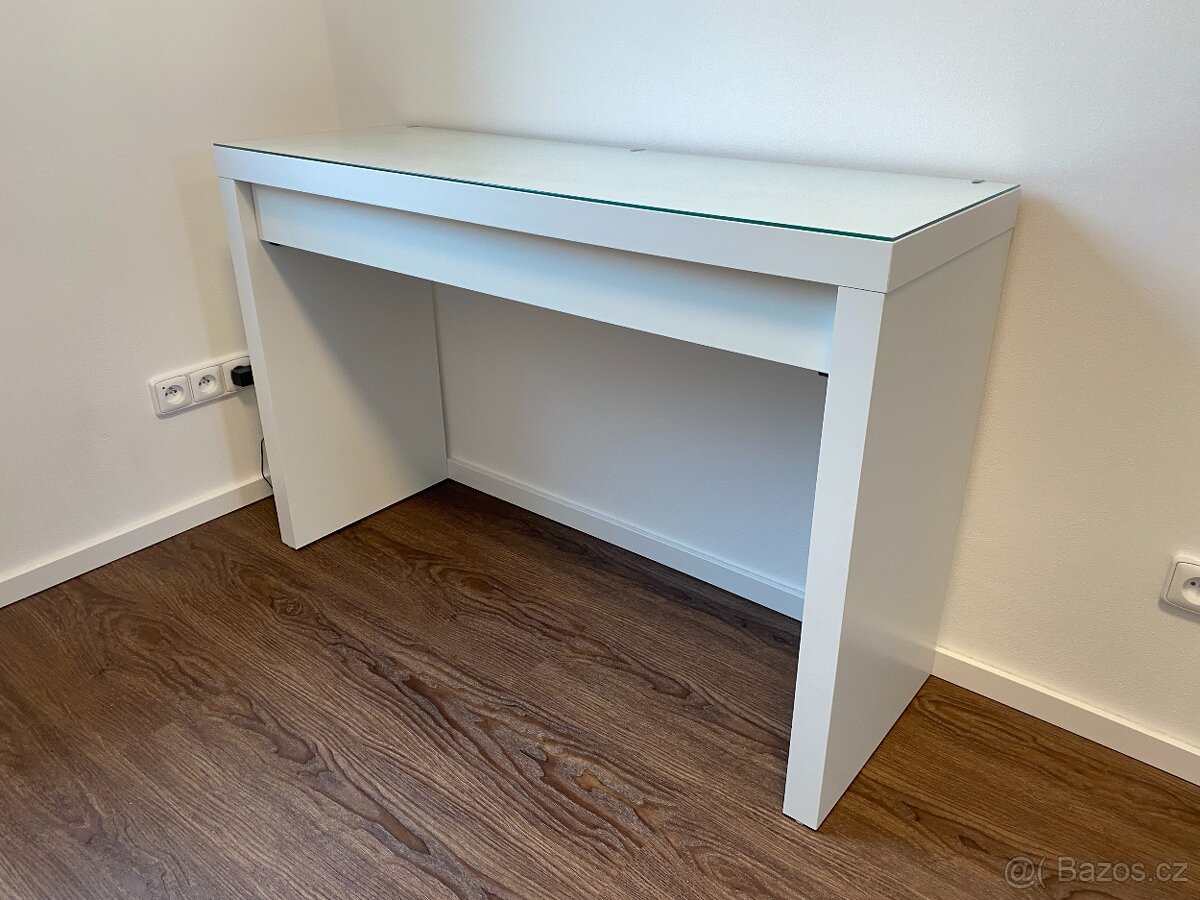 Psací stůl IKEA - MALM, barva bílá, materiál dřevo + sklo