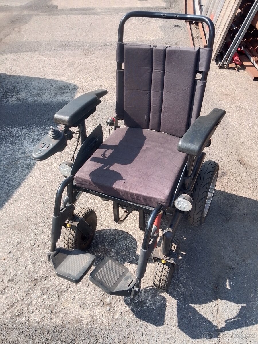 Invalidní vozík