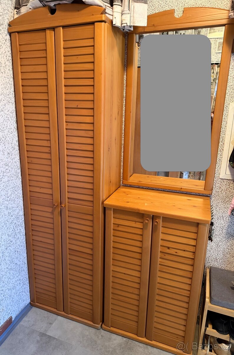 Předsíňová stěna masivní dřevo