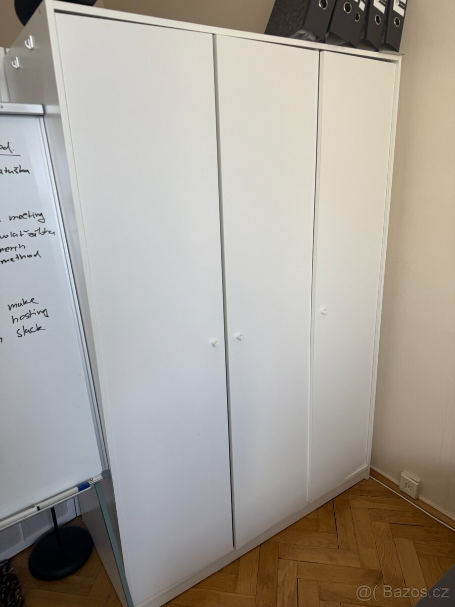 Velka ikea skrin