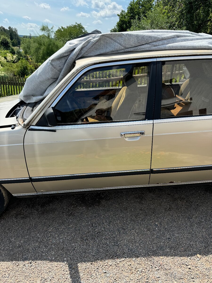 Bmw e23 dveře