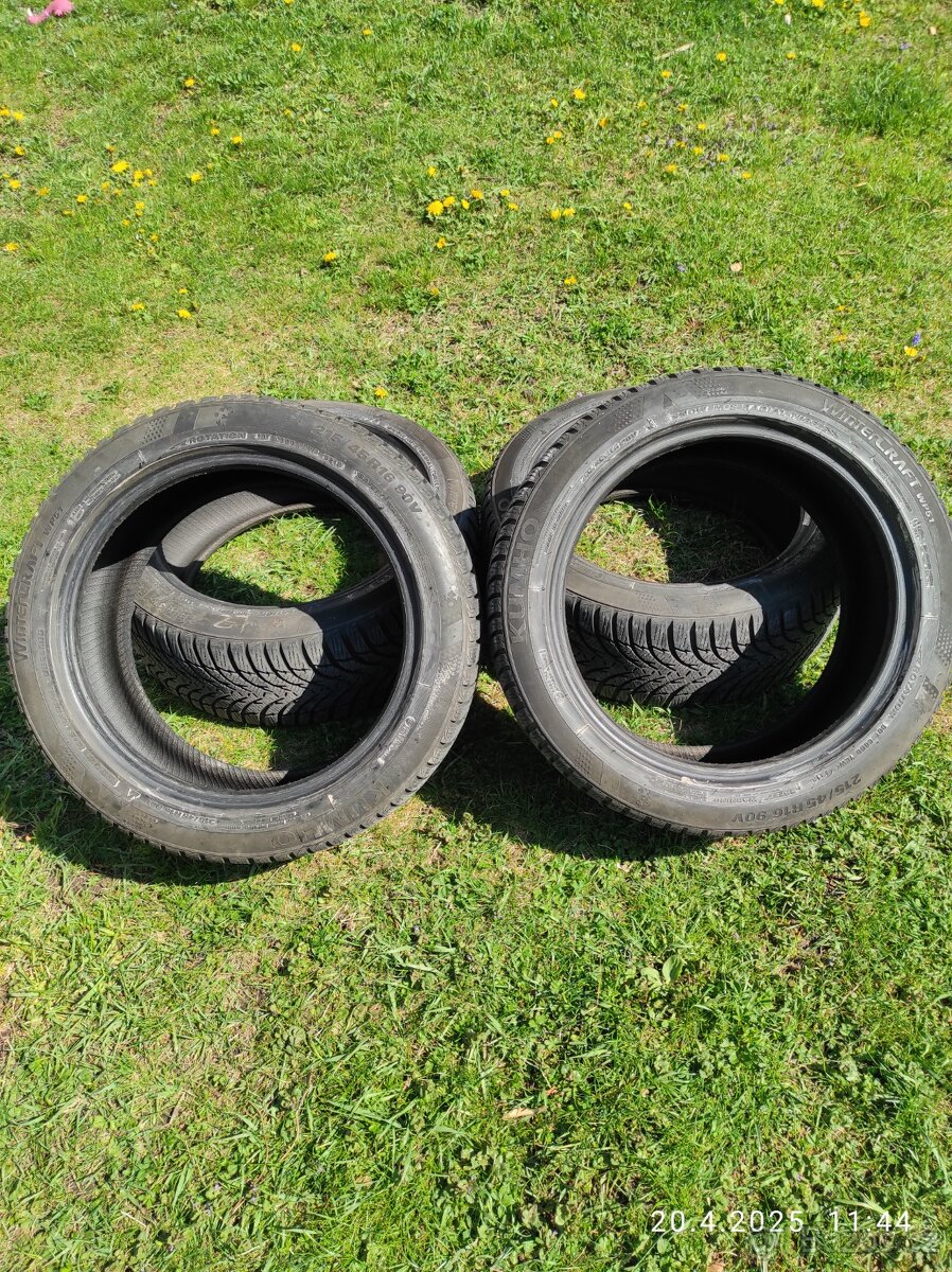 Prodám sadu zimních pneu Kumho Wintercraft 215/45 R16