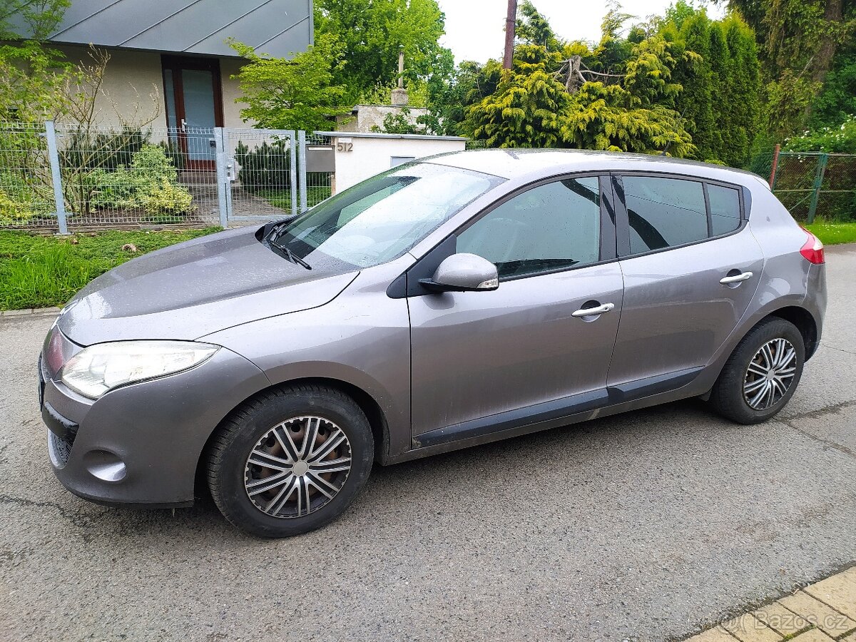 RENAULT MEGANE 3 HB platná STK ŠEDÁ METALÍZA