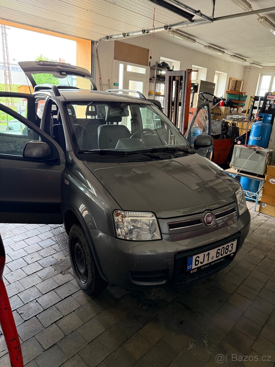 Fiat Panda 1,2 8V fire 51kw 4x4 Climbing po servisu nová STK
