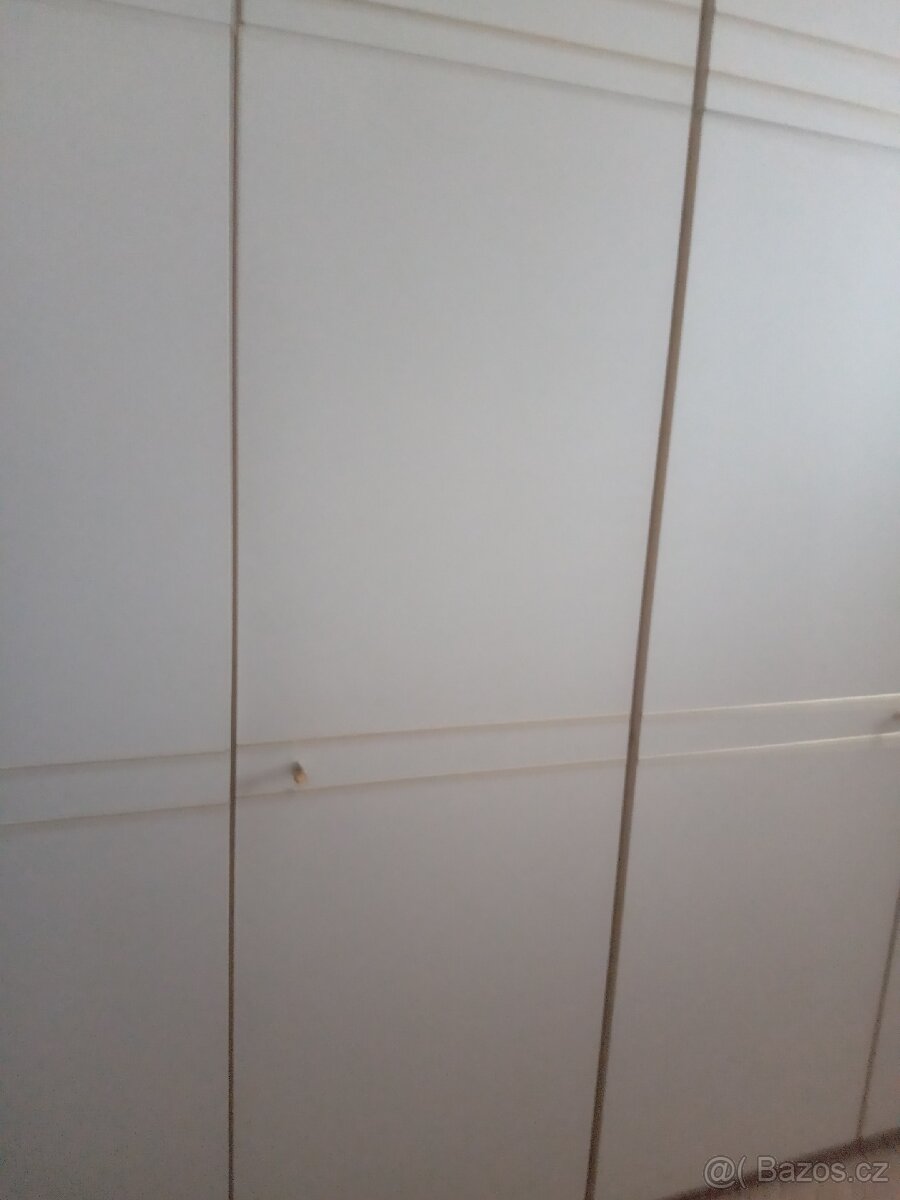 Skříně na oblečen