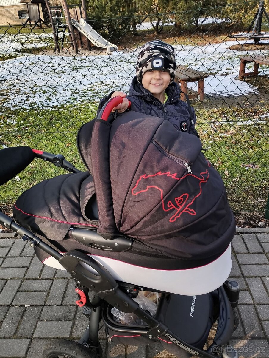 Prodám kočárek značka Ferrari