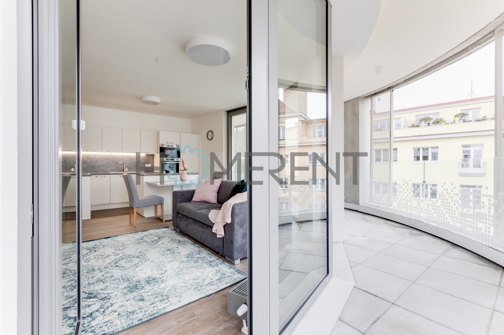 Stylový a prostorný byt 4+kk s panoramatickou lodžií, Praha 