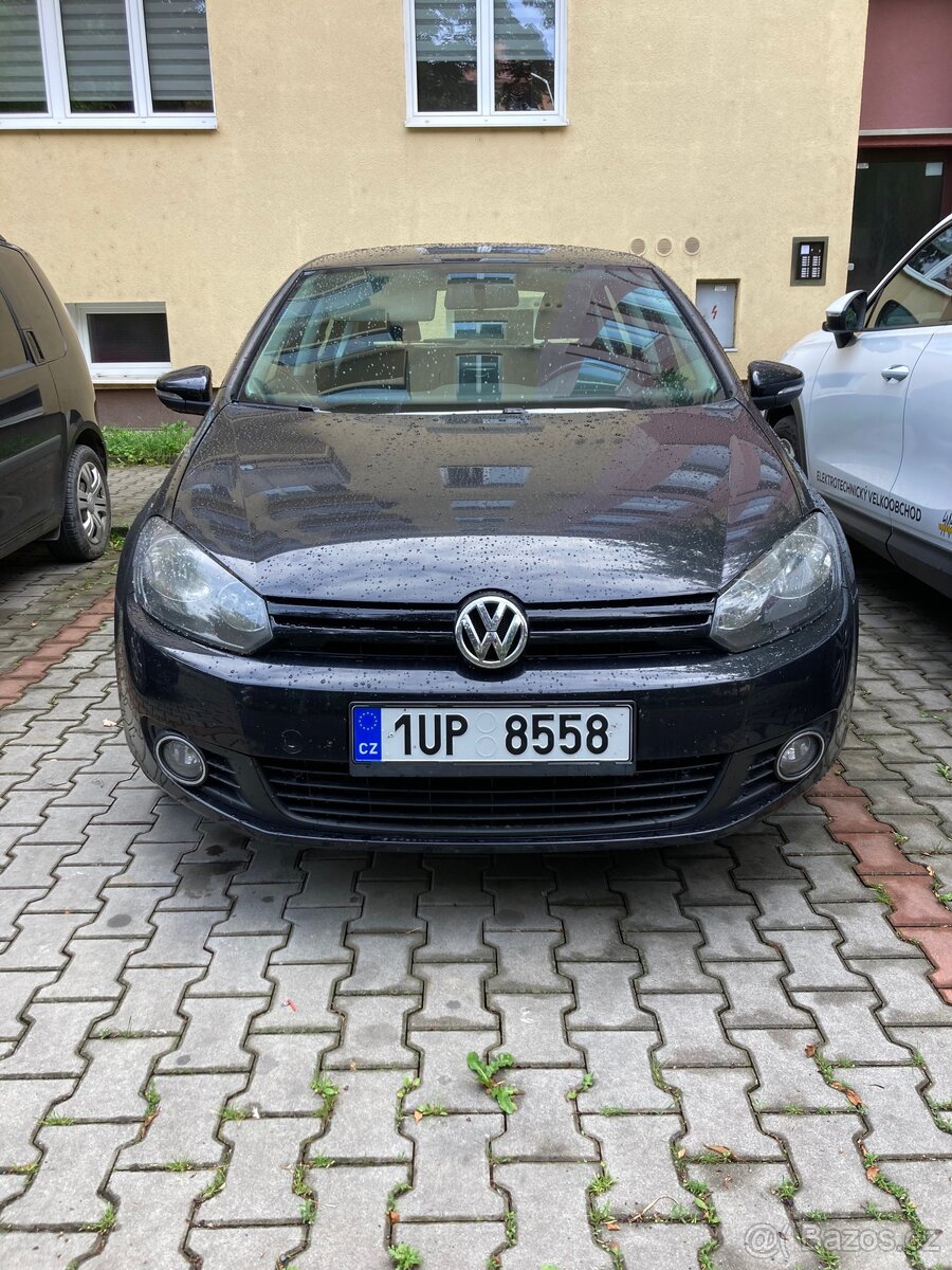 VW Golf VI 2.0 TDI, 2009, garážovaný, kamera, zimní kola