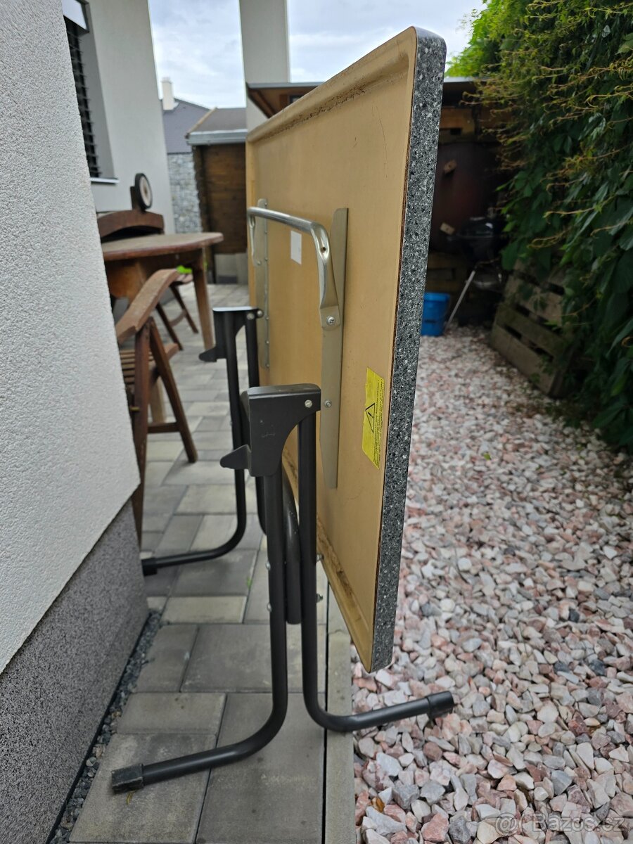 Zahradni stul sklapeci