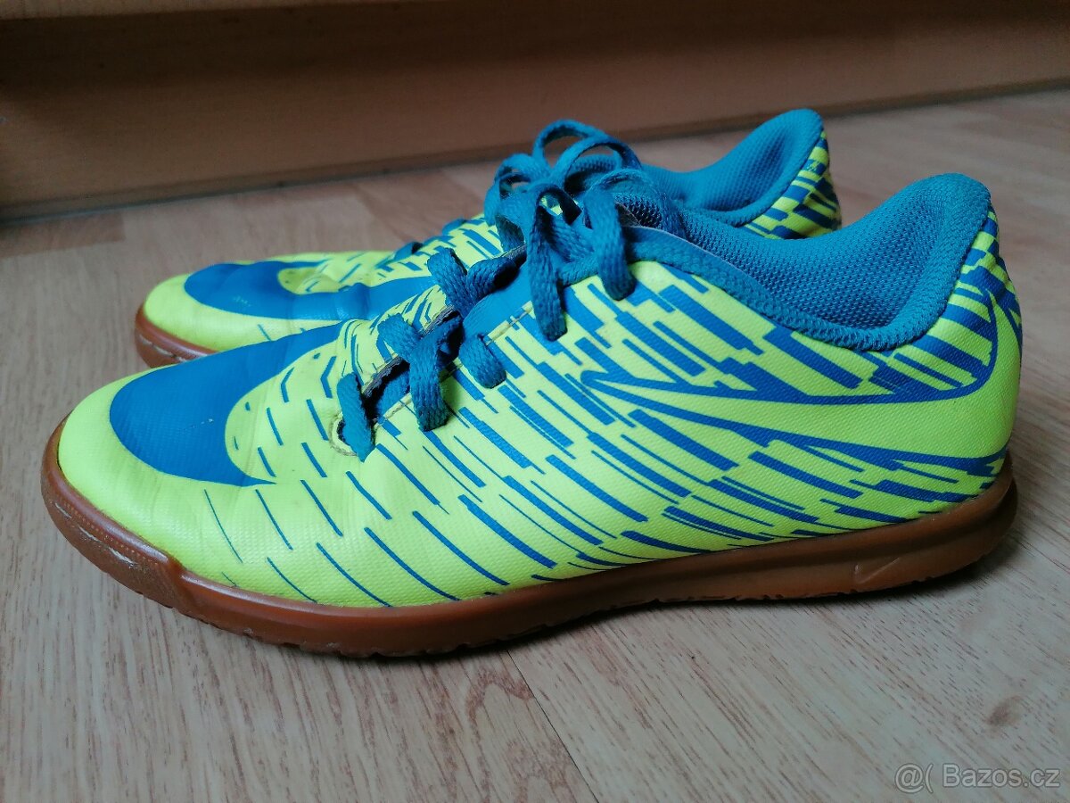 Sálovky, boty do haly NIKE v. 35