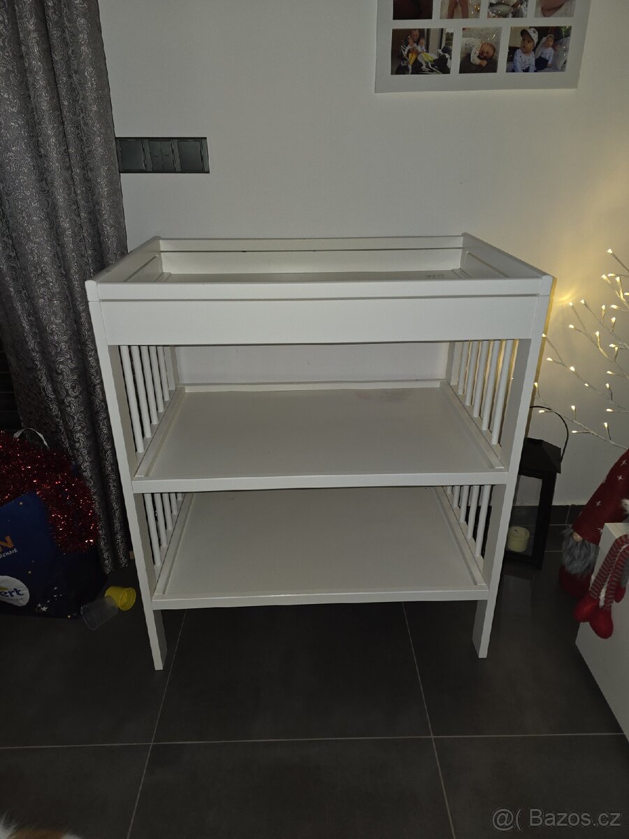 Přebalovací pult