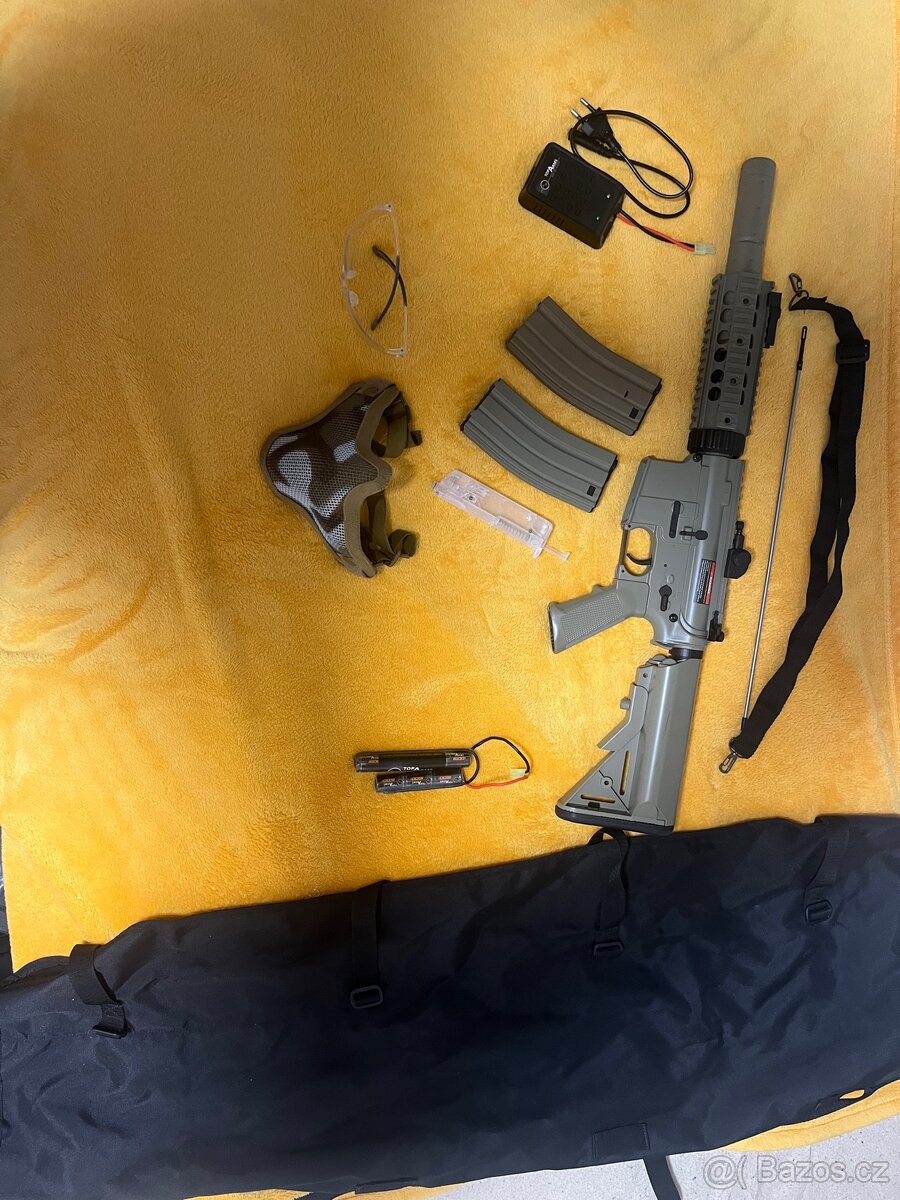 Airsoft M4 RIS CQB s tlumičem + kompletní výbava