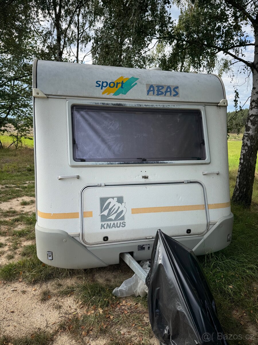 Prodám karavan pro 4 osob