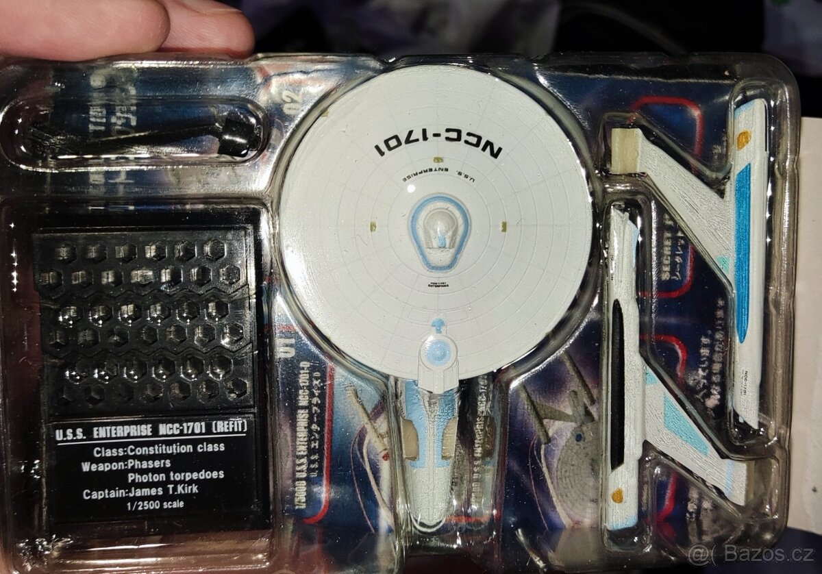 F-Toys USS Enterprise NCC-1701 (REFIT)