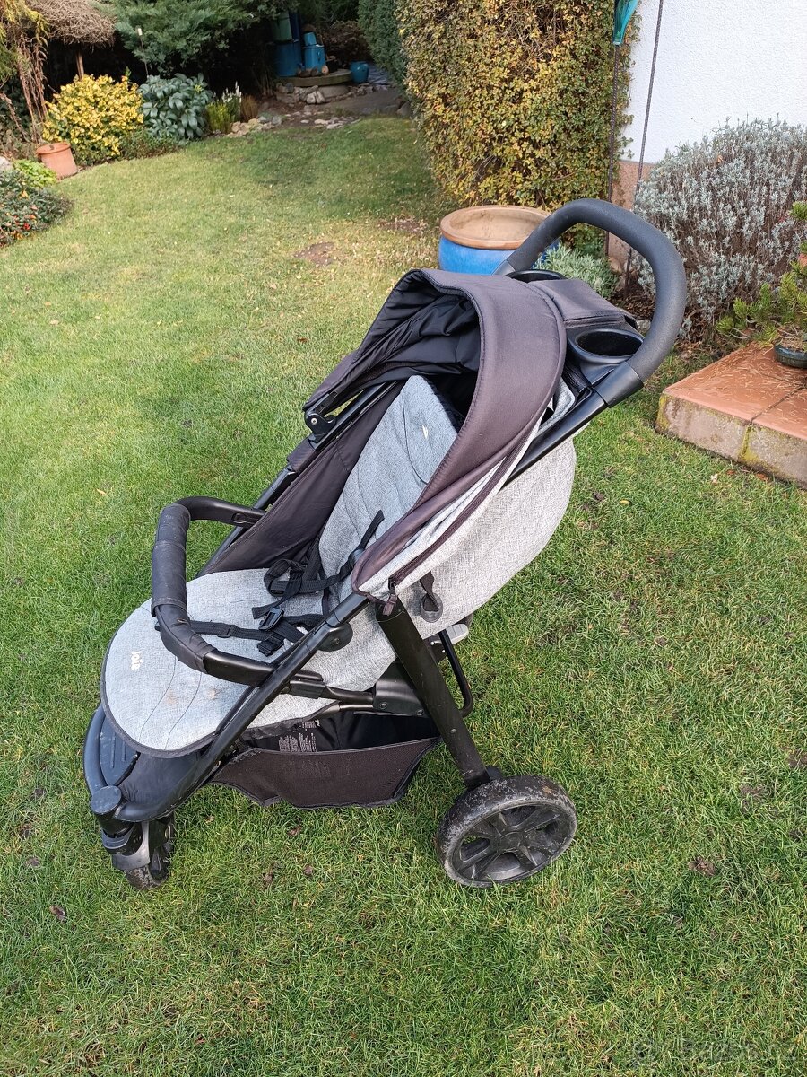 Dětský kočárek v dobrém stavu