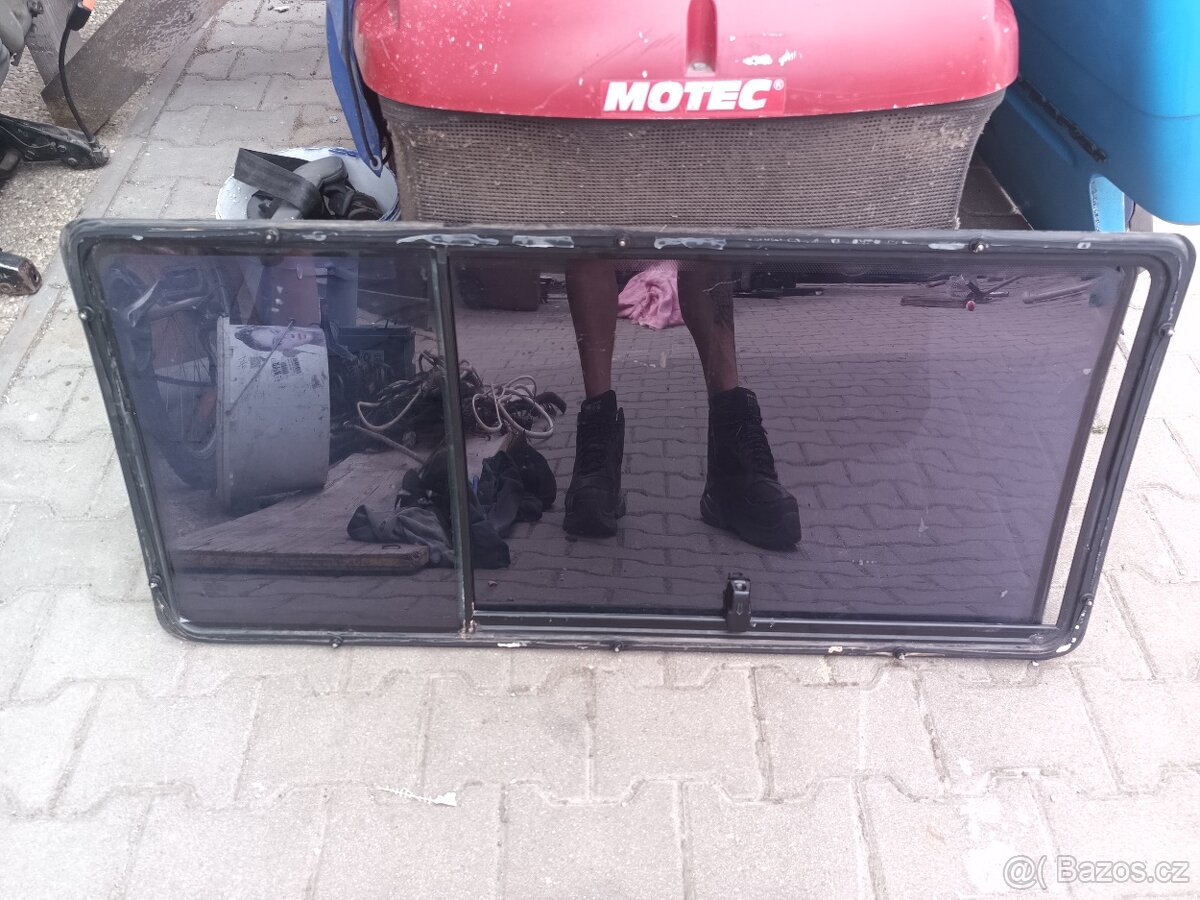 Boční otevírací okno ve t4