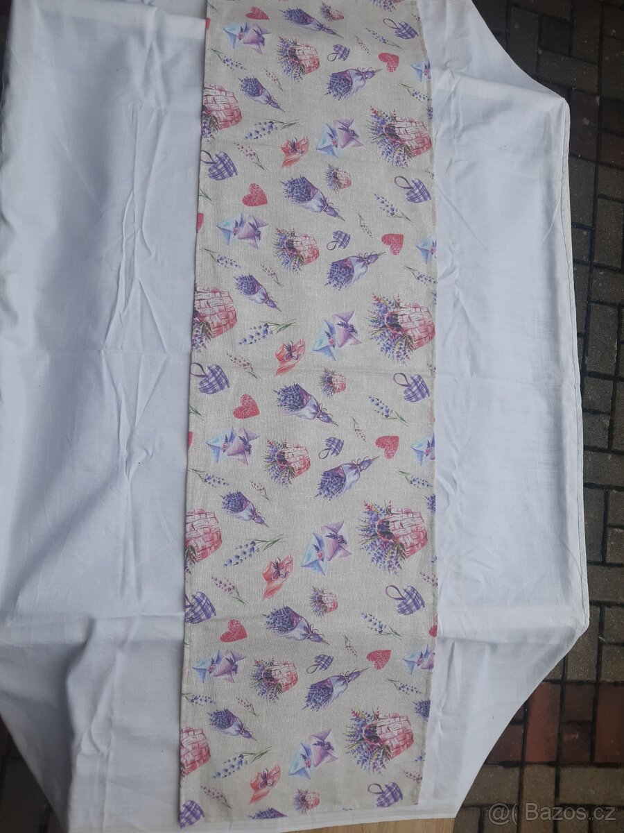 Štola s květy 36x135 cm