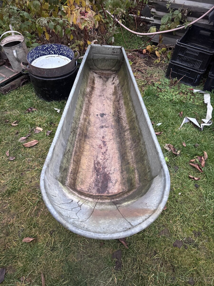 RETRO PLECHOVÁ VANA NA ZAHRADU.