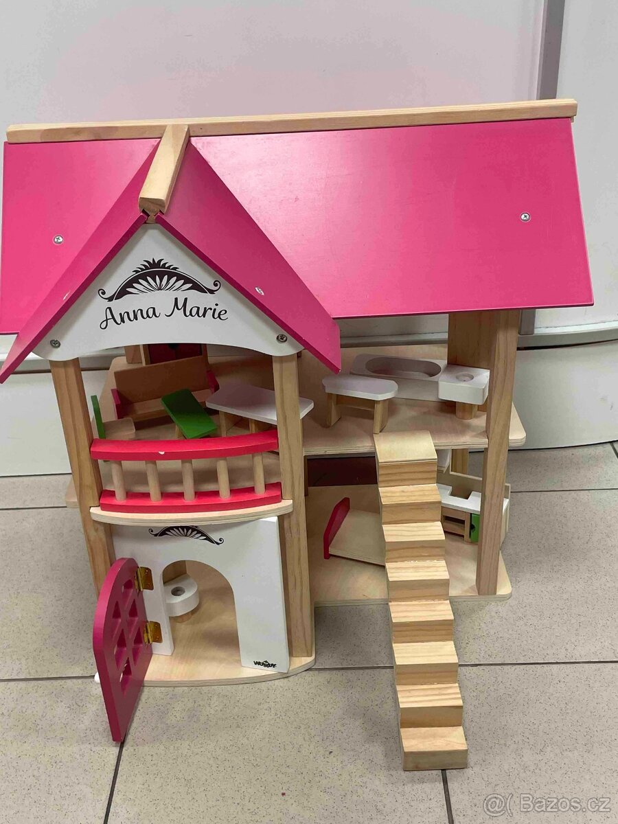 DŘEVĚNÝ DOMEK PRO PANENKY