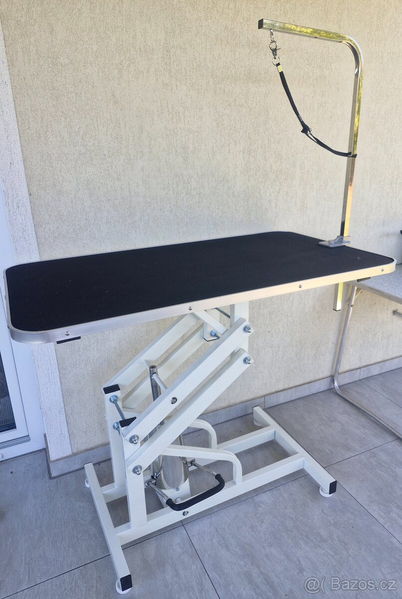 Profesionální stříhací stůl WilTec – hydraulický, 108×60 cm