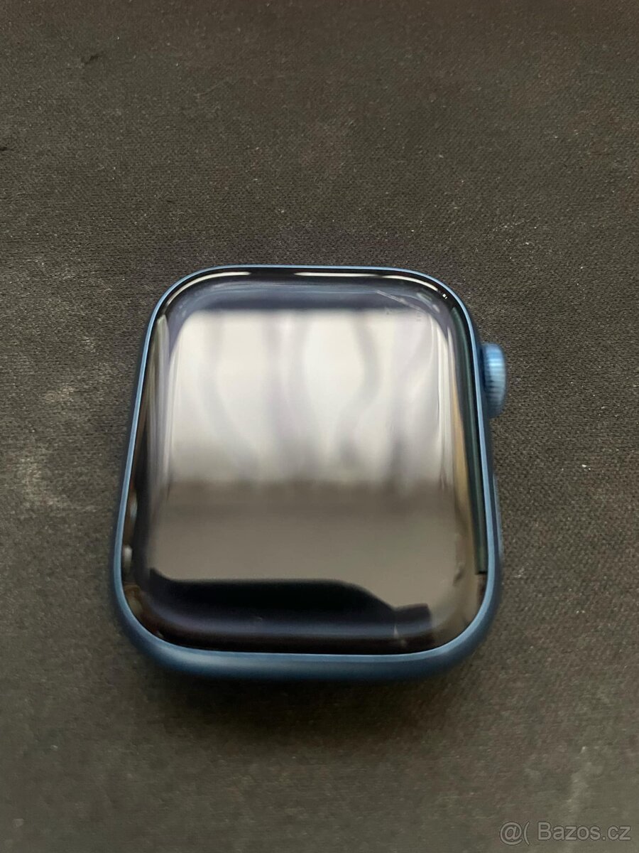 Apple Watch Series 7 (41mm) – TOP stav, jen drobný škrábaneč