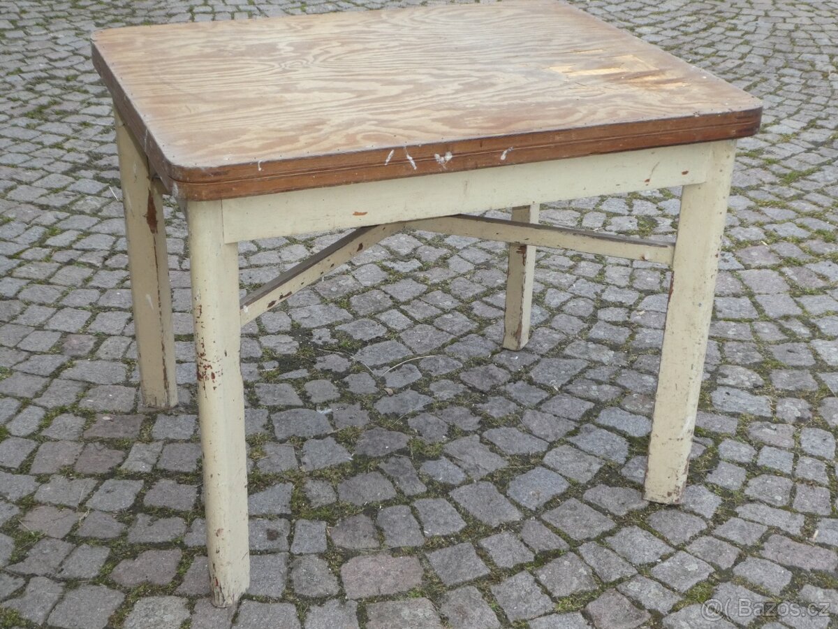 Starý rozkladací stůl