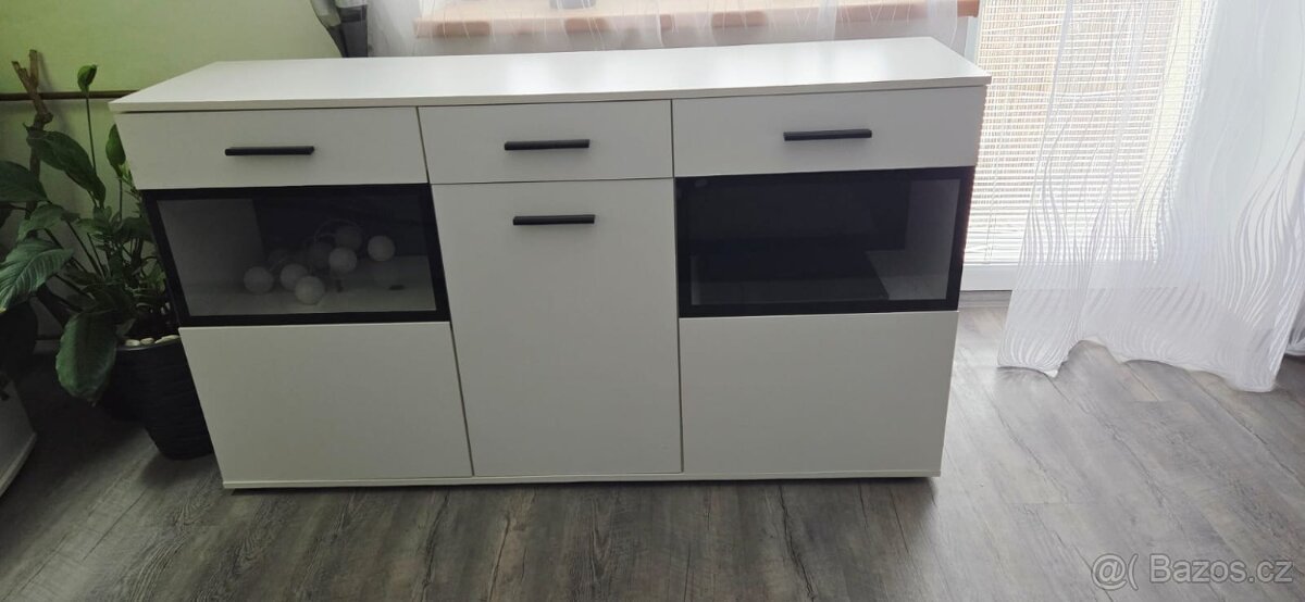 Komoda 154x85.5x41