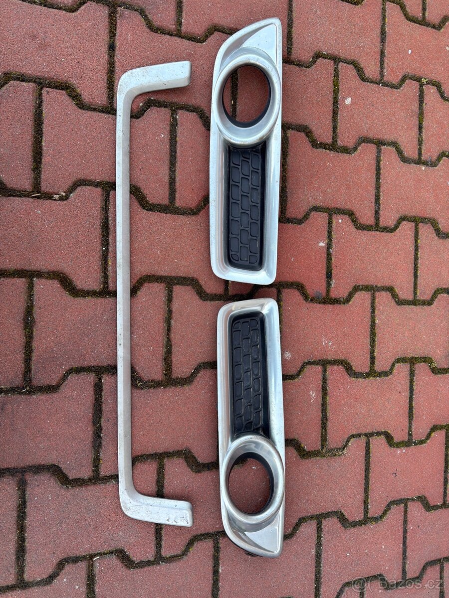 Mřížky Volvo V70 P3 R design