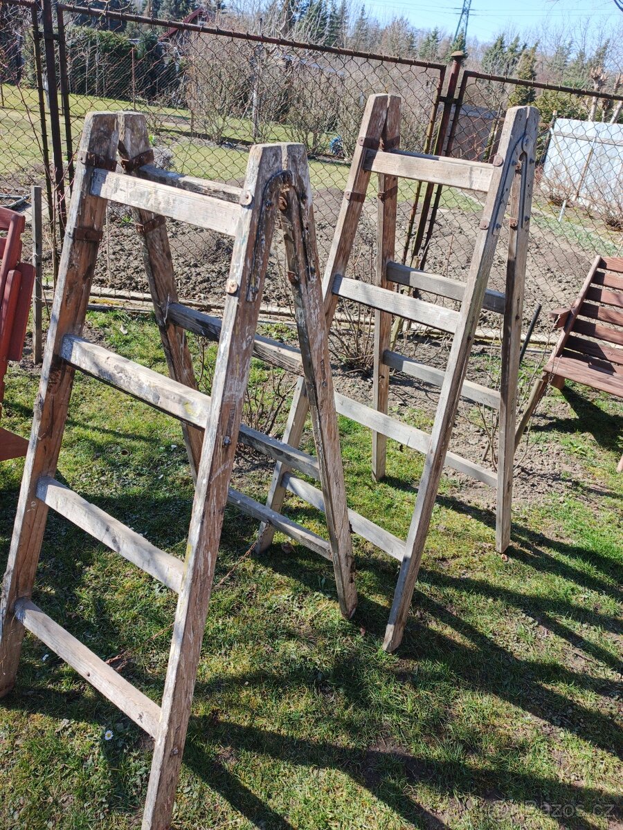 Dřevěný žebřík dvoják