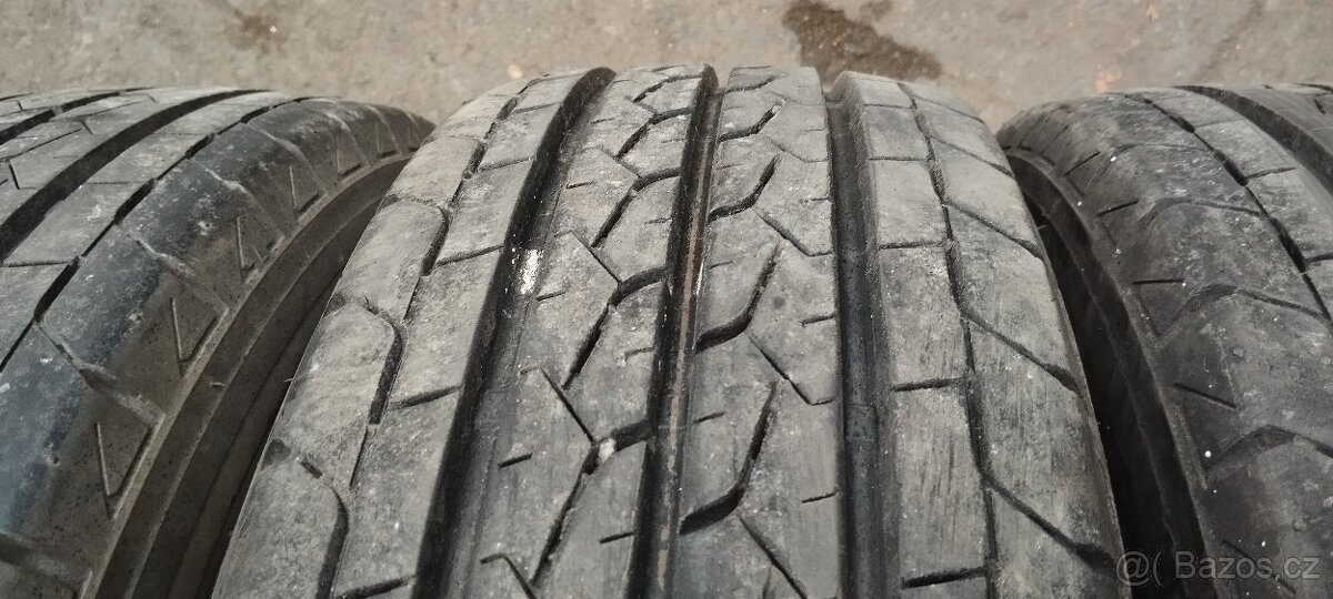 Letní pneumatiky  Bridgestone 205/70 r 15c  6 kusů