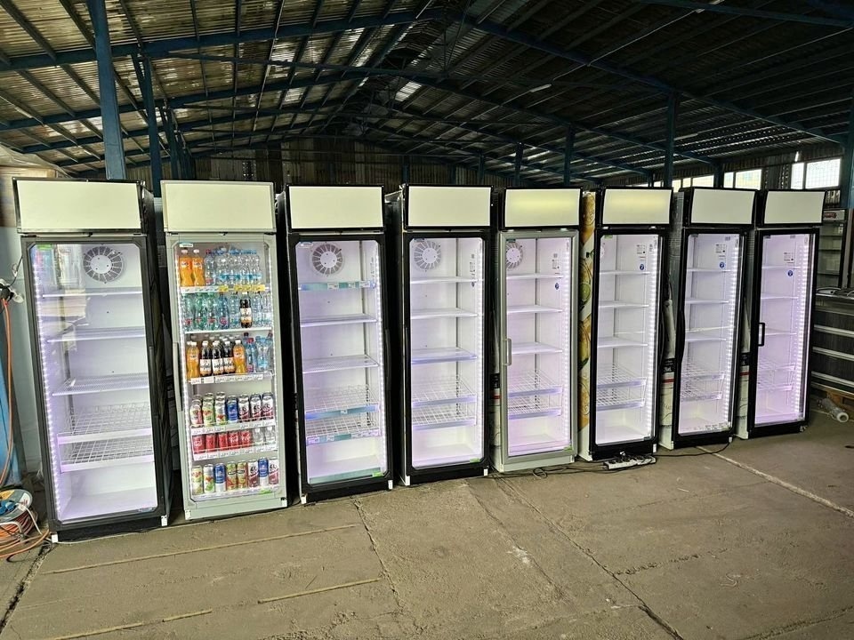 Prosklená chladicí lednice 60x60x200cm