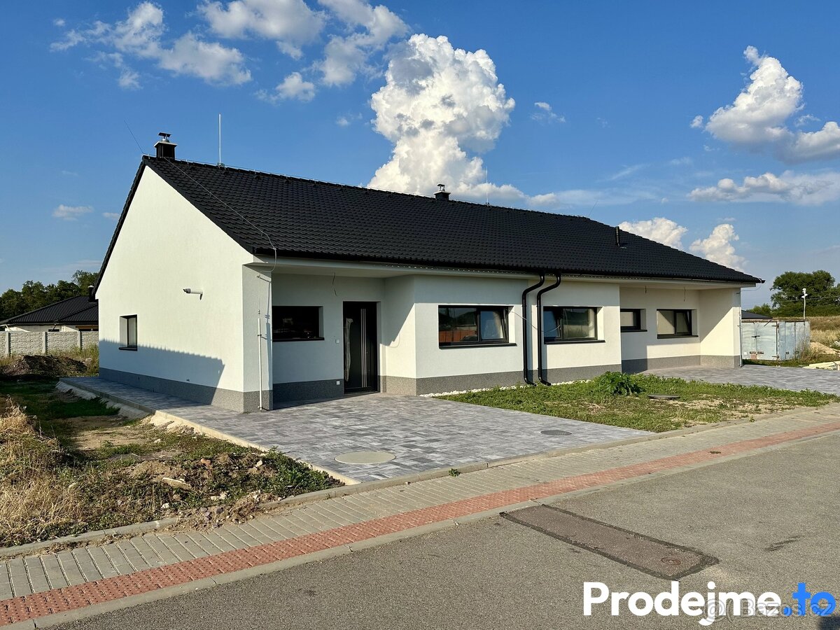 Prodej rodinného domu 3+kk, 81m2 - Hevlín, ev.č. 100030