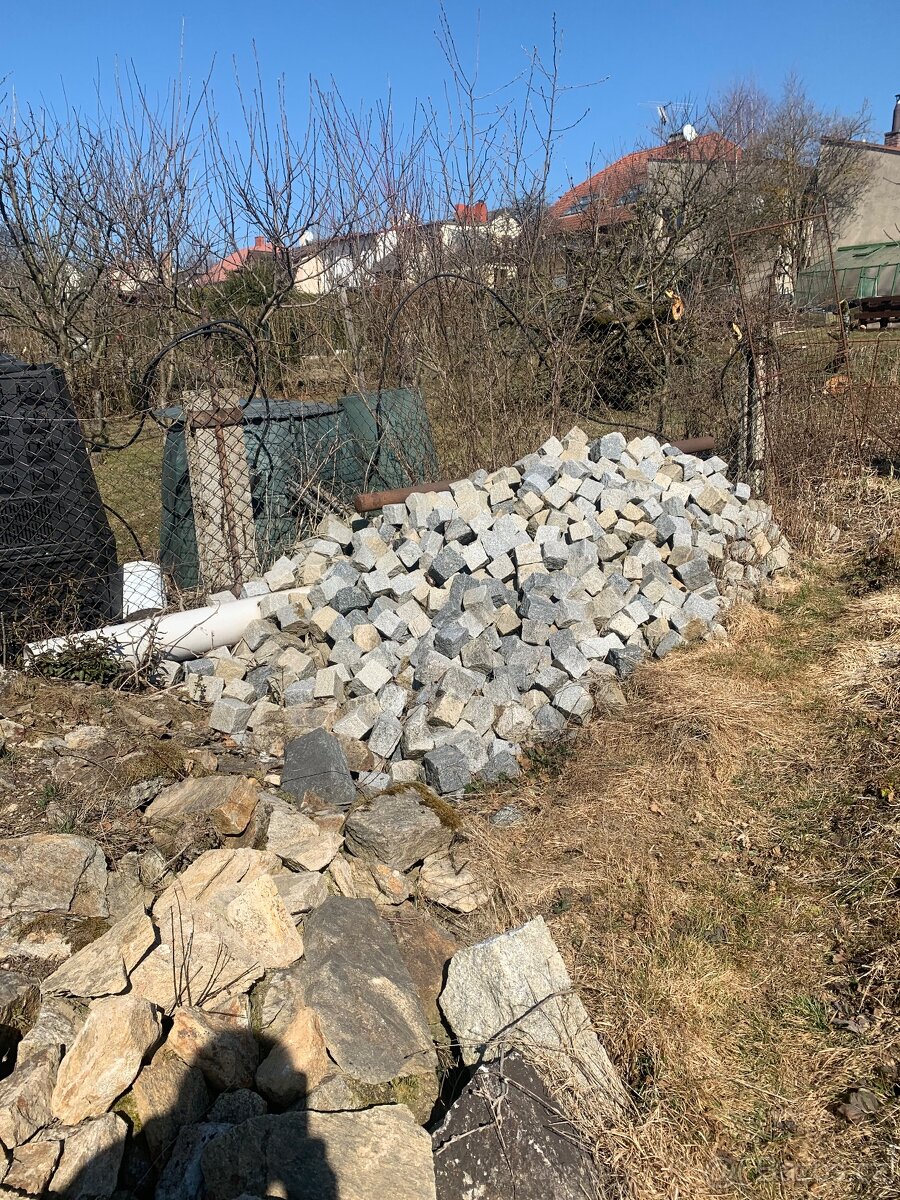 Dlažební kostky žulove