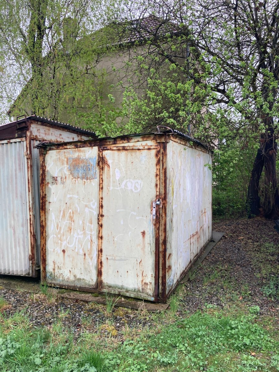 Prodám plechovou boudu