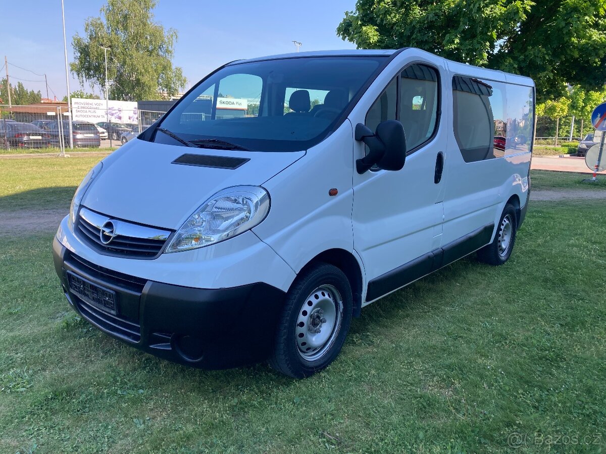 Opel Vivaro 2.5 Cdti - 107kw 6.míst závěs klima senzory