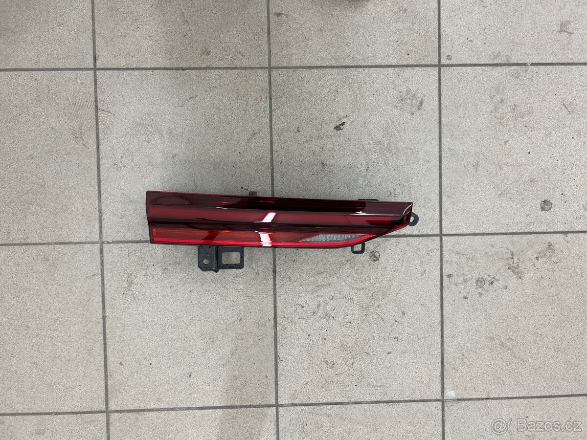 BMW X6 G06 levé zadní světlo lampa do víka kufru