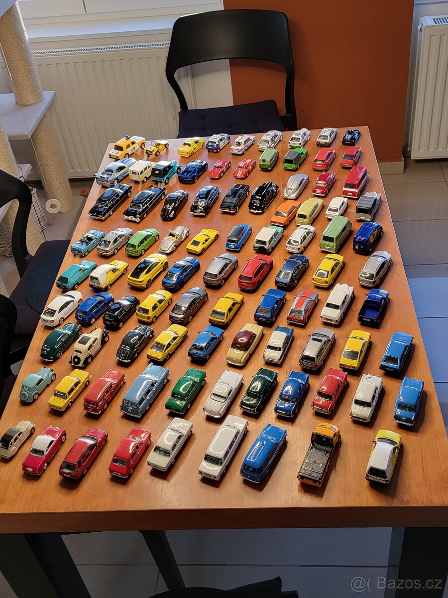 Prodám sbírku modelů aut a autobusů 176 ks.