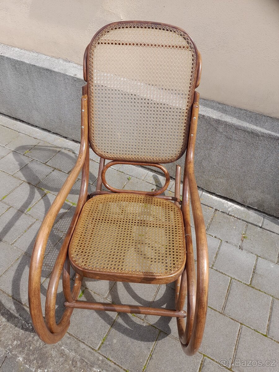 HOUPACÍ KŘESLO THONET