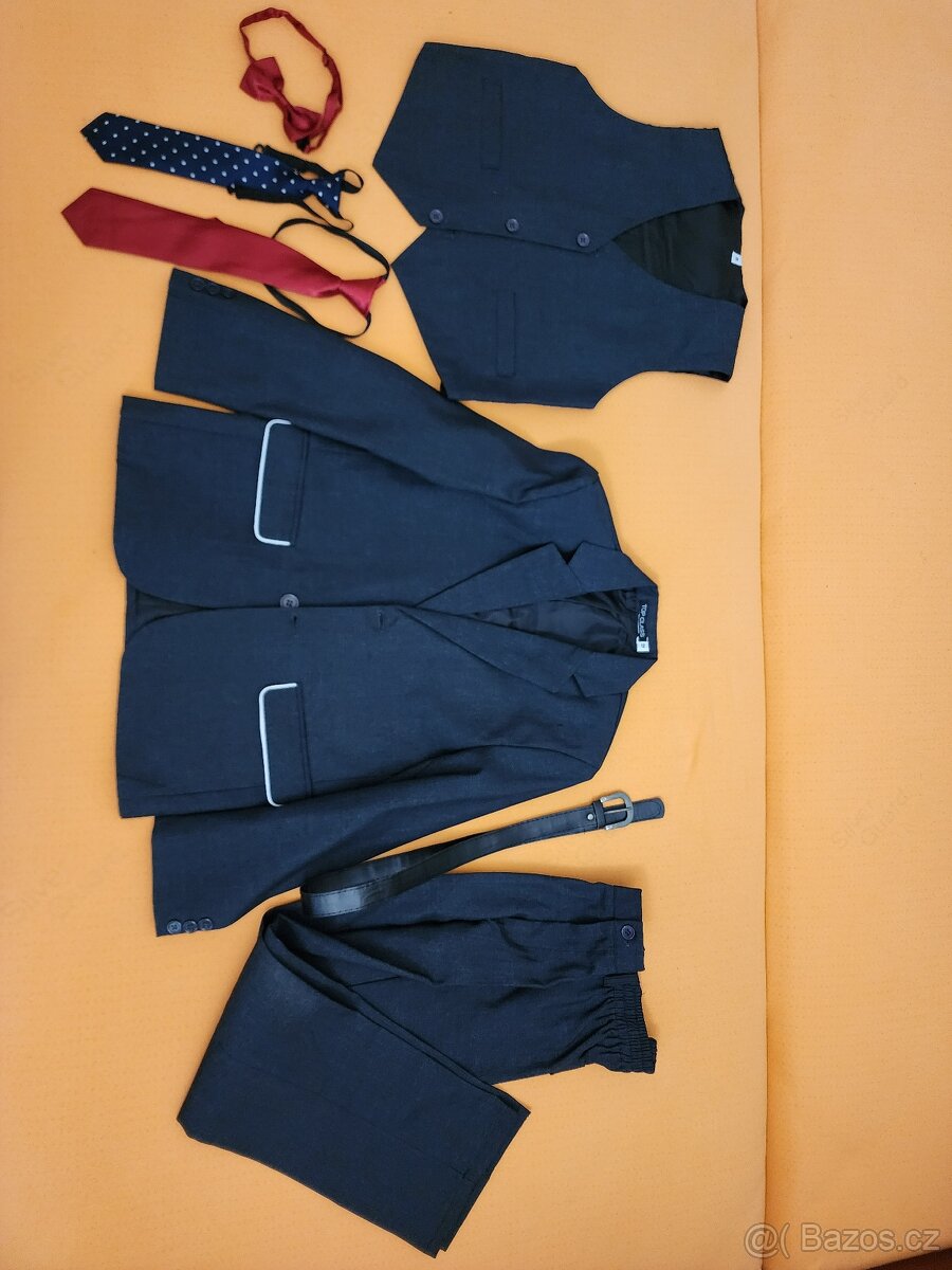 Společenský oblek chlapecký 12 let černý