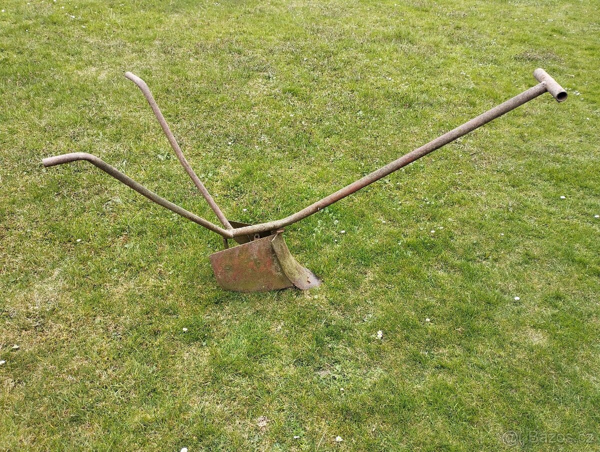 Ruční pluh na orání