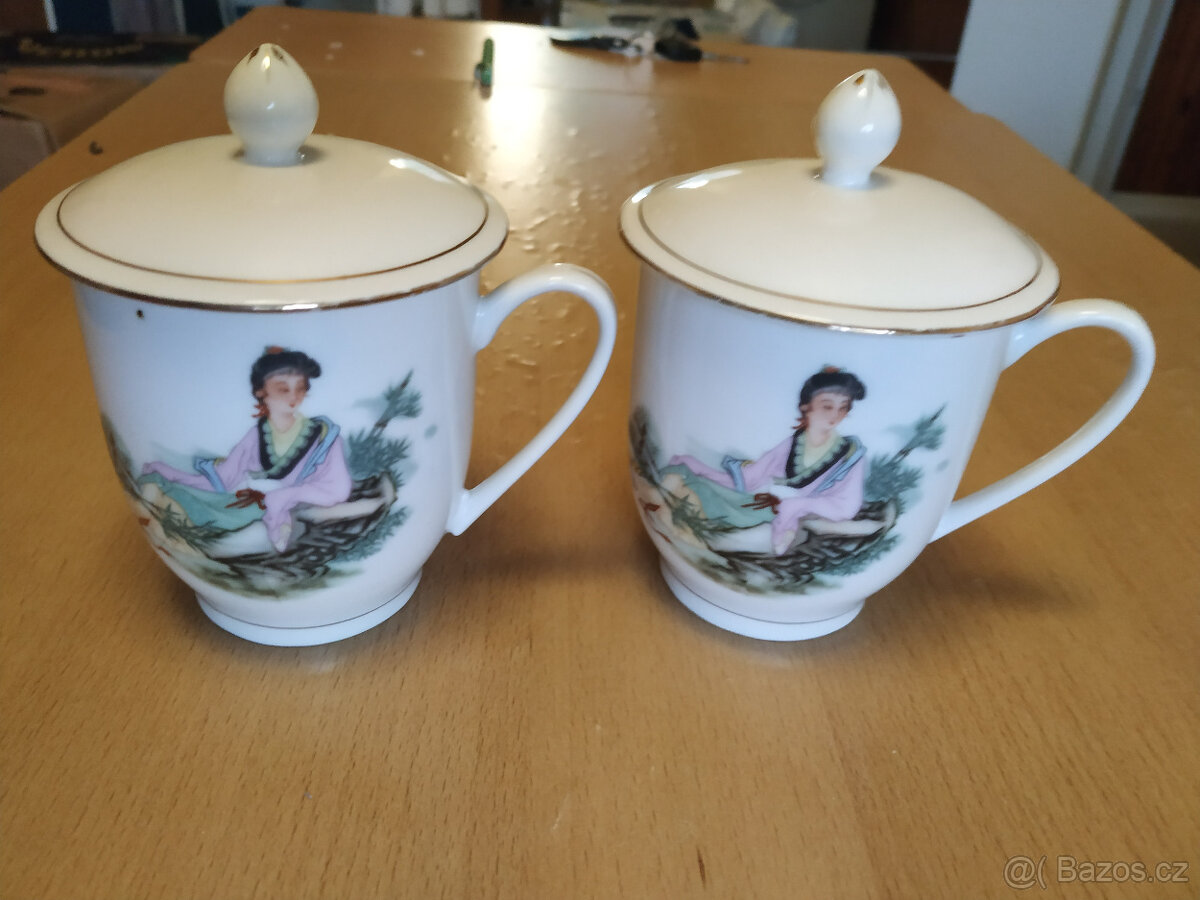 Větší hrníčky s víčkem – Made in China