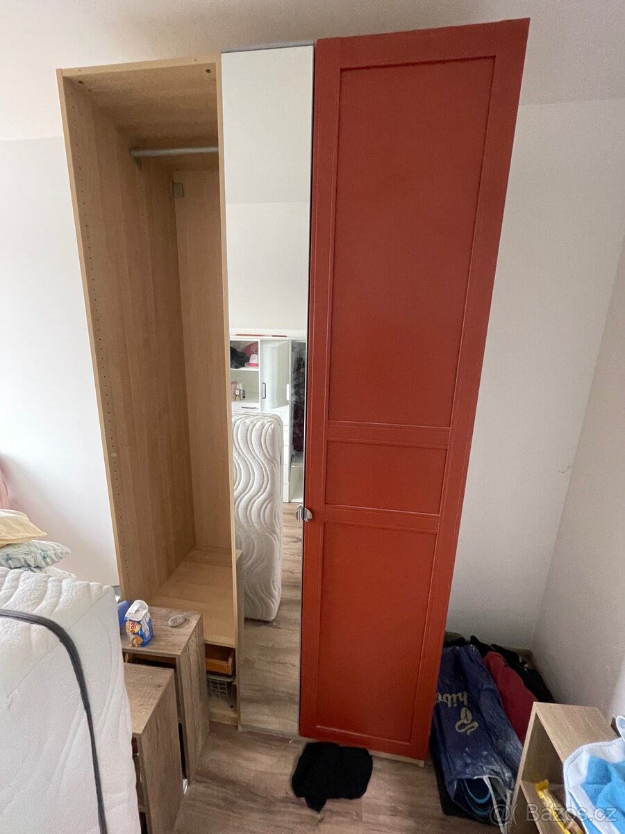 Prodam dvere PAX - s 75 cm v 230 cm