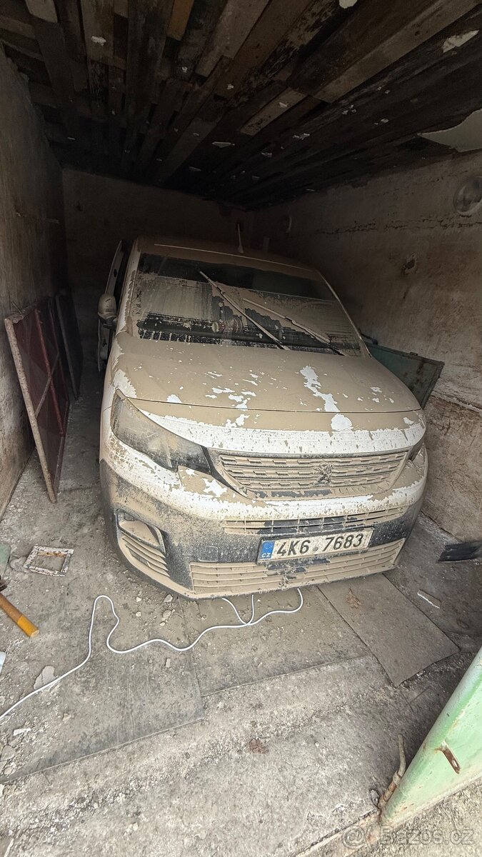 Peugeot Partner po povodni