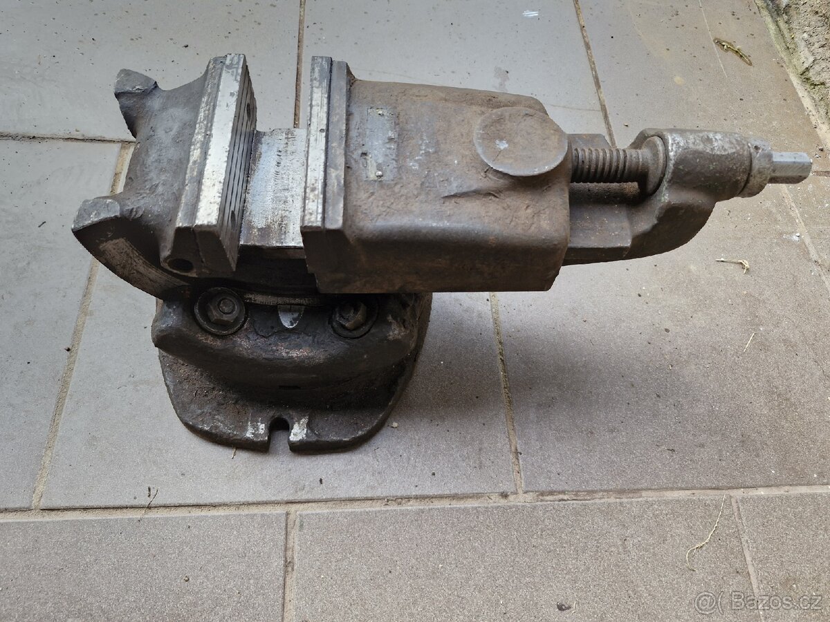 Strojní svěrák 125mm otočný sklopný