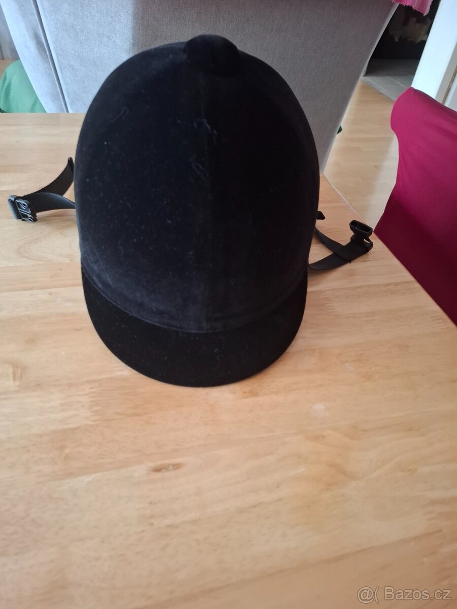Helma na koně