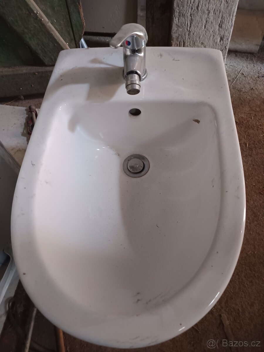 Bidet včetně baterie